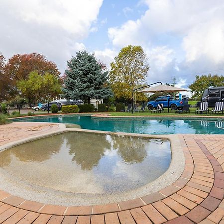 Nrma Bairnsdale Riverside Holiday Park ภายนอก รูปภาพ