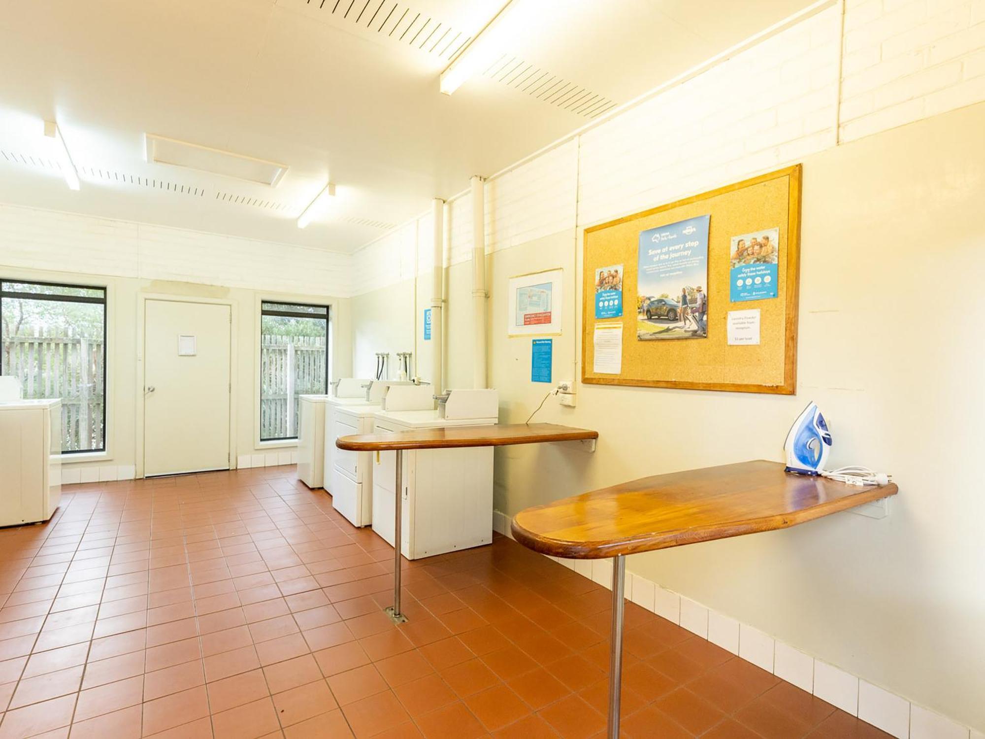 Nrma Bairnsdale Riverside Holiday Park ภายนอก รูปภาพ