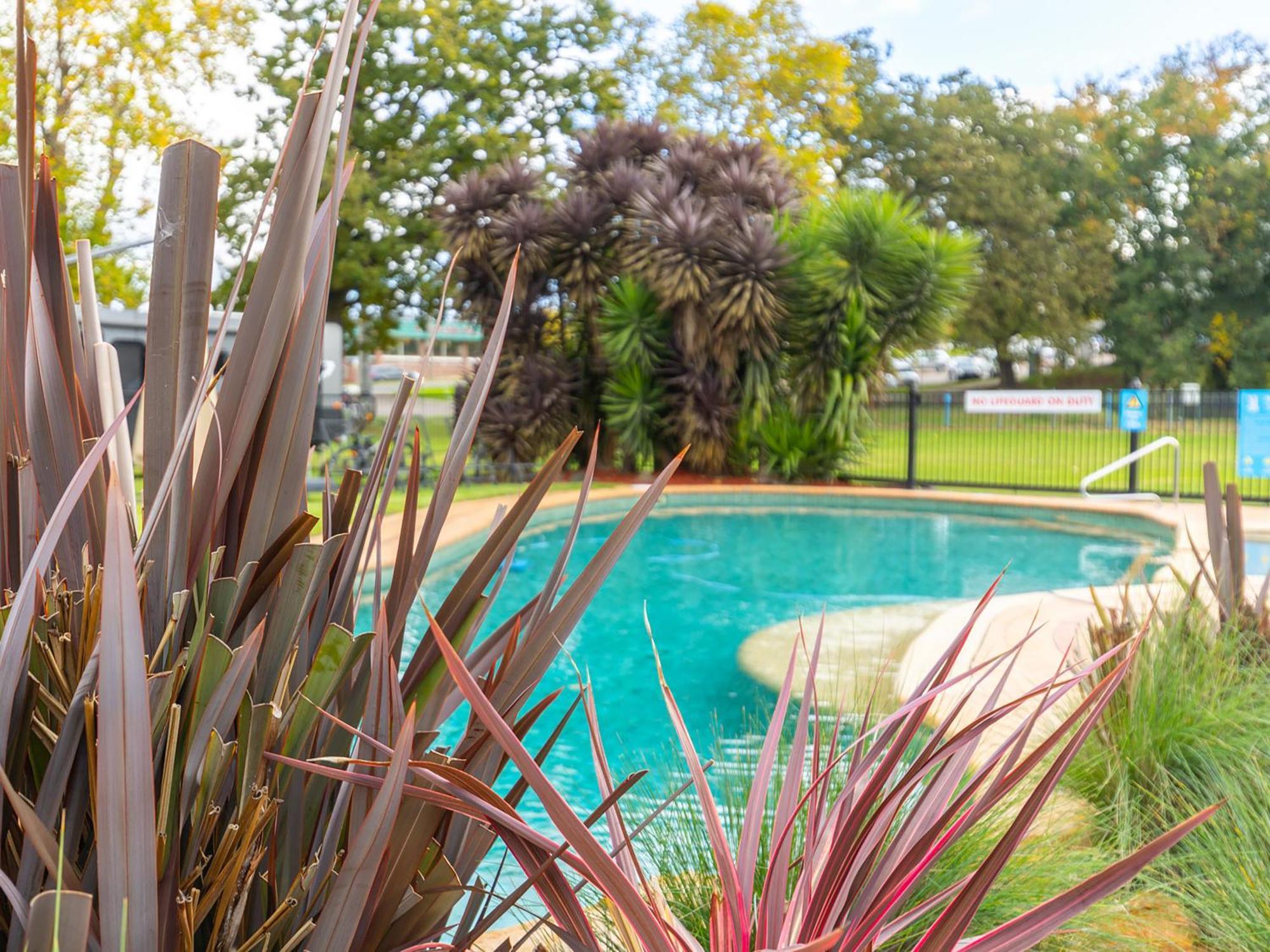 Nrma Bairnsdale Riverside Holiday Park ภายนอก รูปภาพ