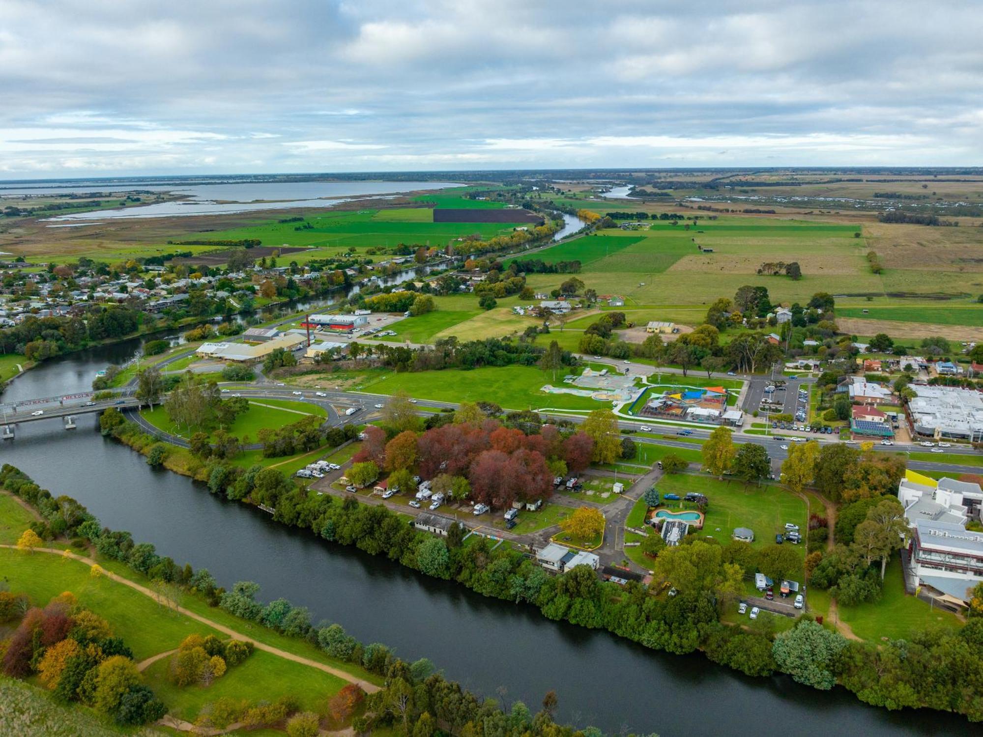 Nrma Bairnsdale Riverside Holiday Park ภายนอก รูปภาพ