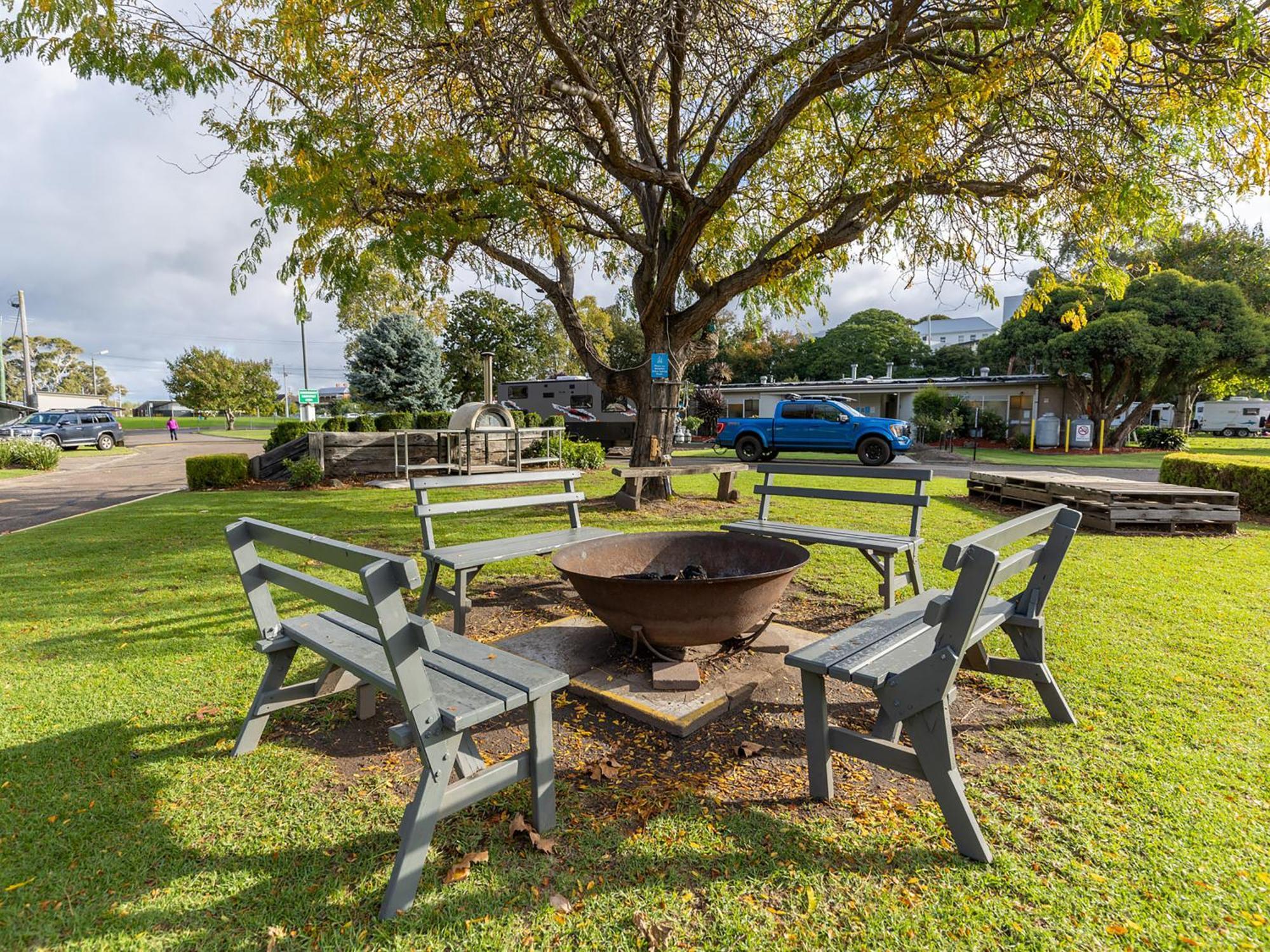 Nrma Bairnsdale Riverside Holiday Park ภายนอก รูปภาพ