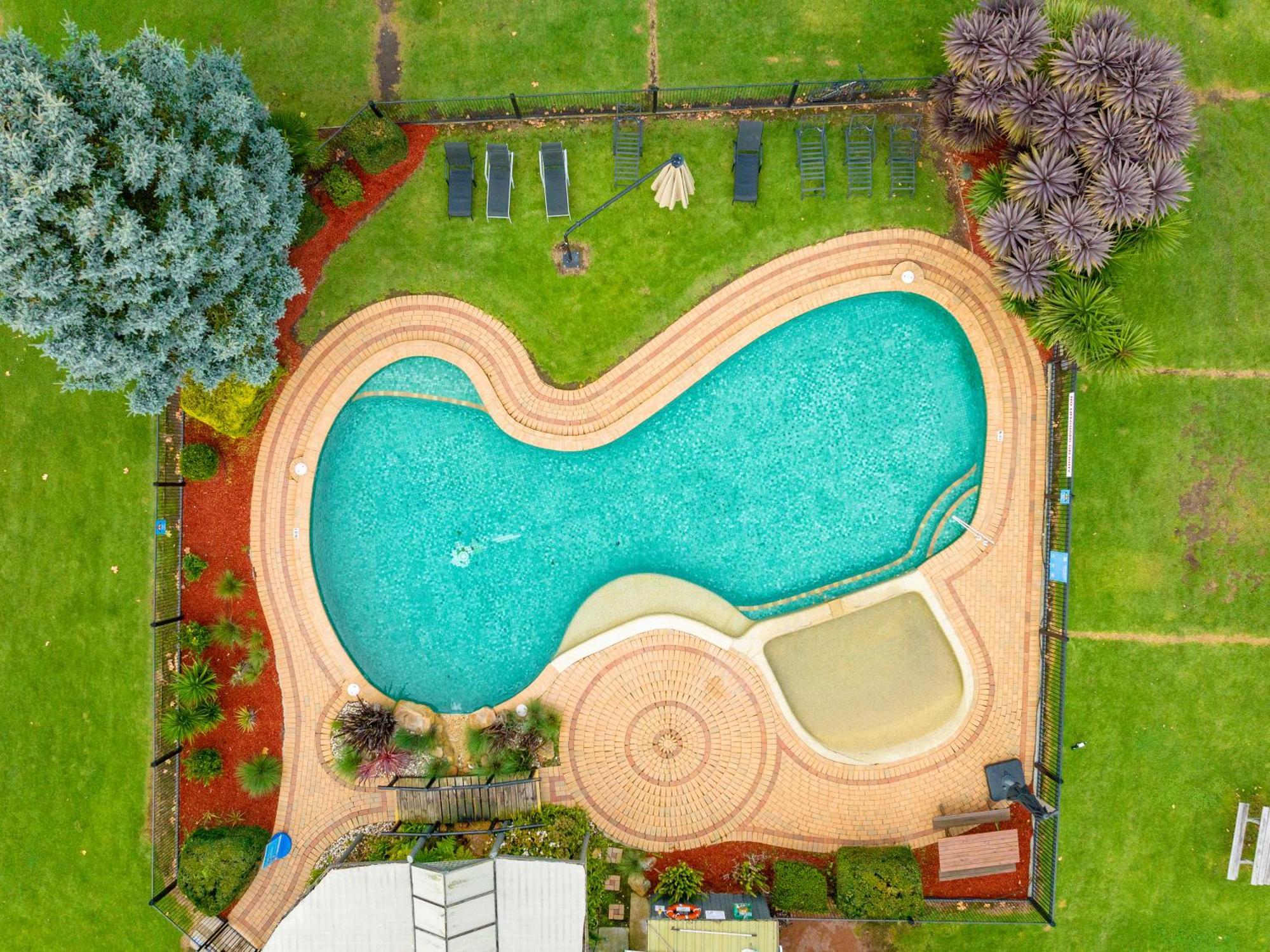 Nrma Bairnsdale Riverside Holiday Park ภายนอก รูปภาพ