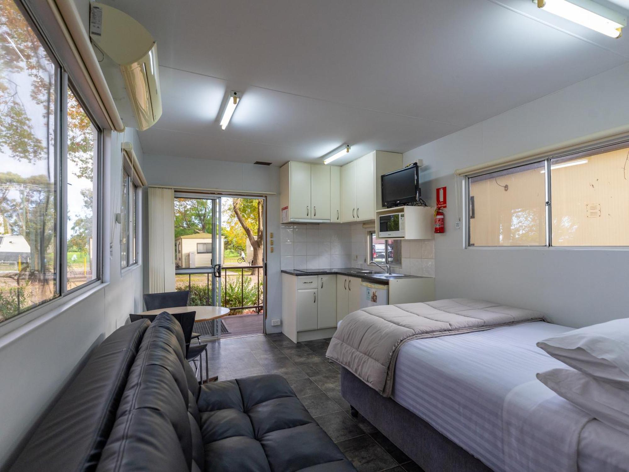 Nrma Bairnsdale Riverside Holiday Park ห้อง รูปภาพ