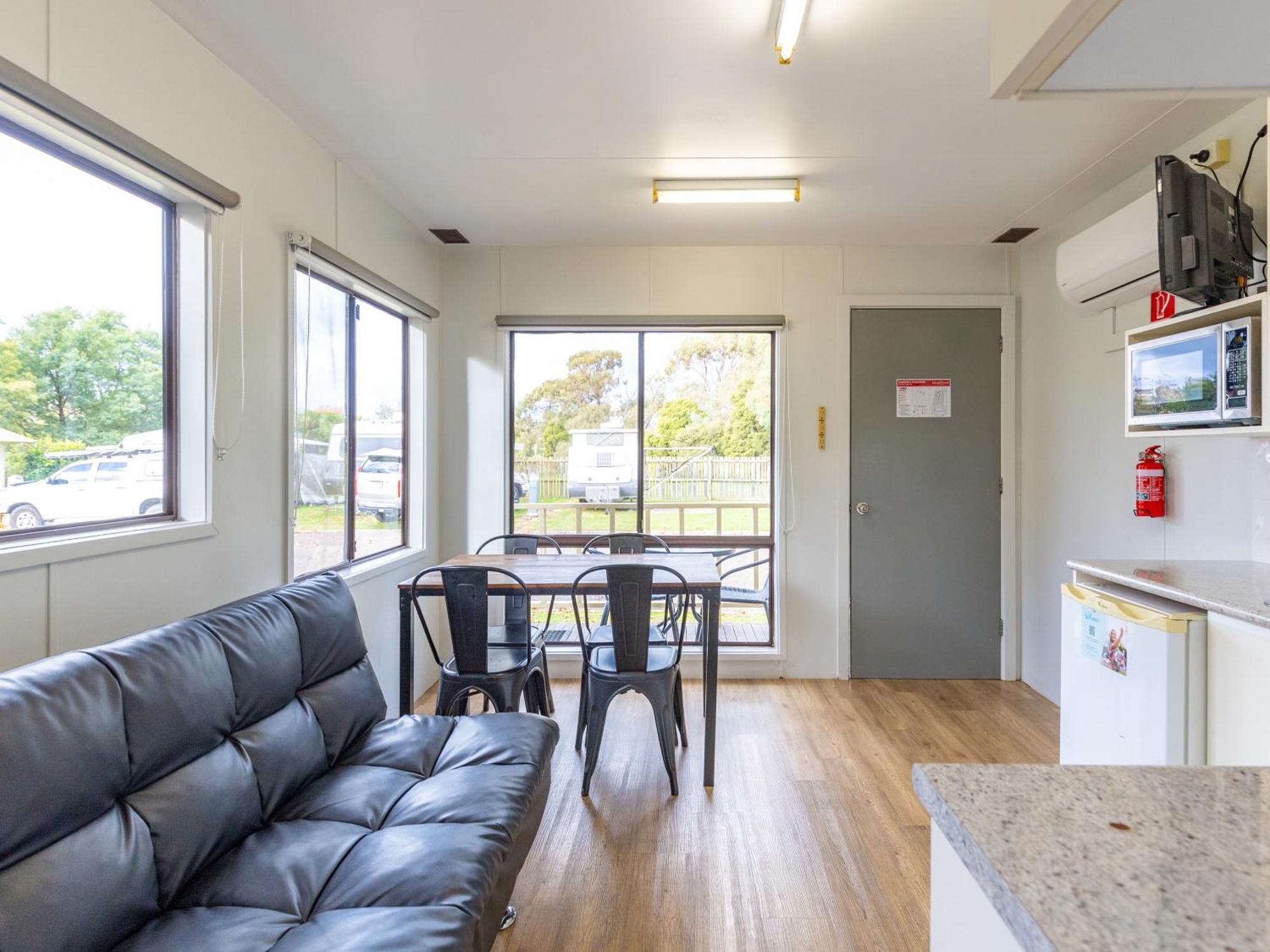 Nrma Bairnsdale Riverside Holiday Park ห้อง รูปภาพ