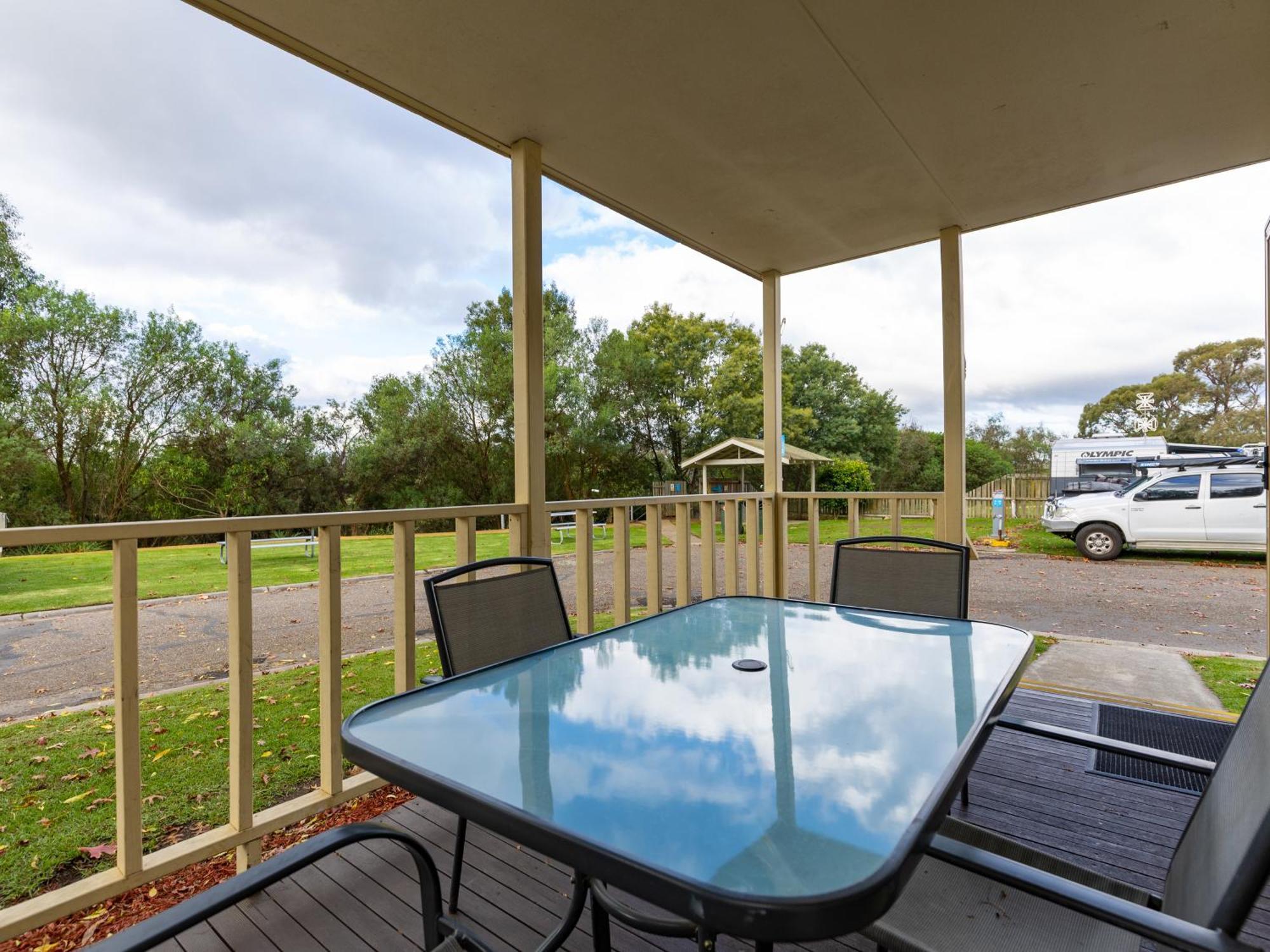 Nrma Bairnsdale Riverside Holiday Park ห้อง รูปภาพ