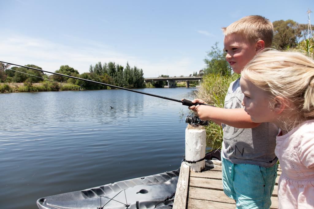 Nrma Bairnsdale Riverside Holiday Park ภายนอก รูปภาพ