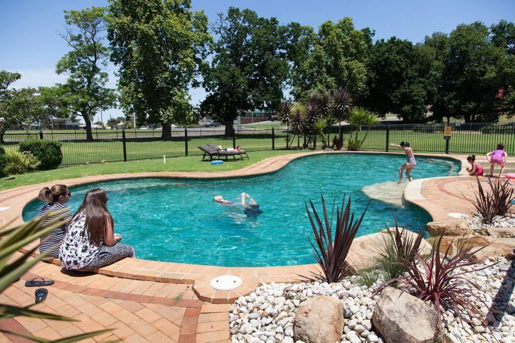 Nrma Bairnsdale Riverside Holiday Park ภายนอก รูปภาพ